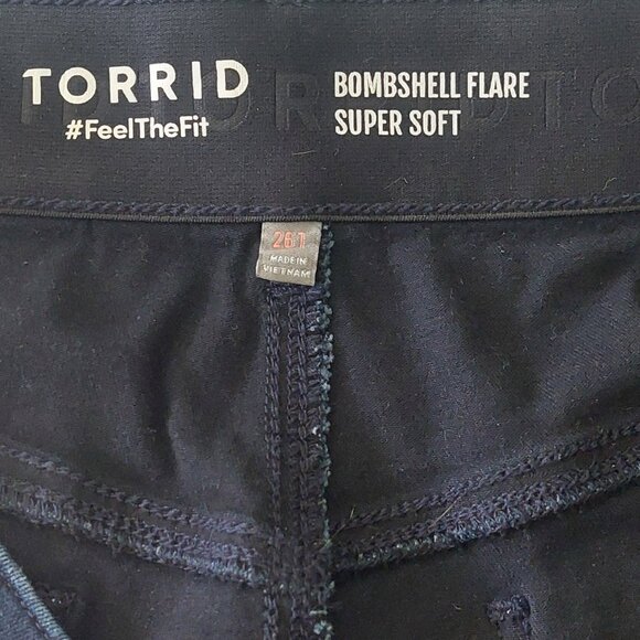Torrid Dark Wash Bombshell Flare Super Soft High Rise Jeans Women's Size 26T - Picture 8 of 16